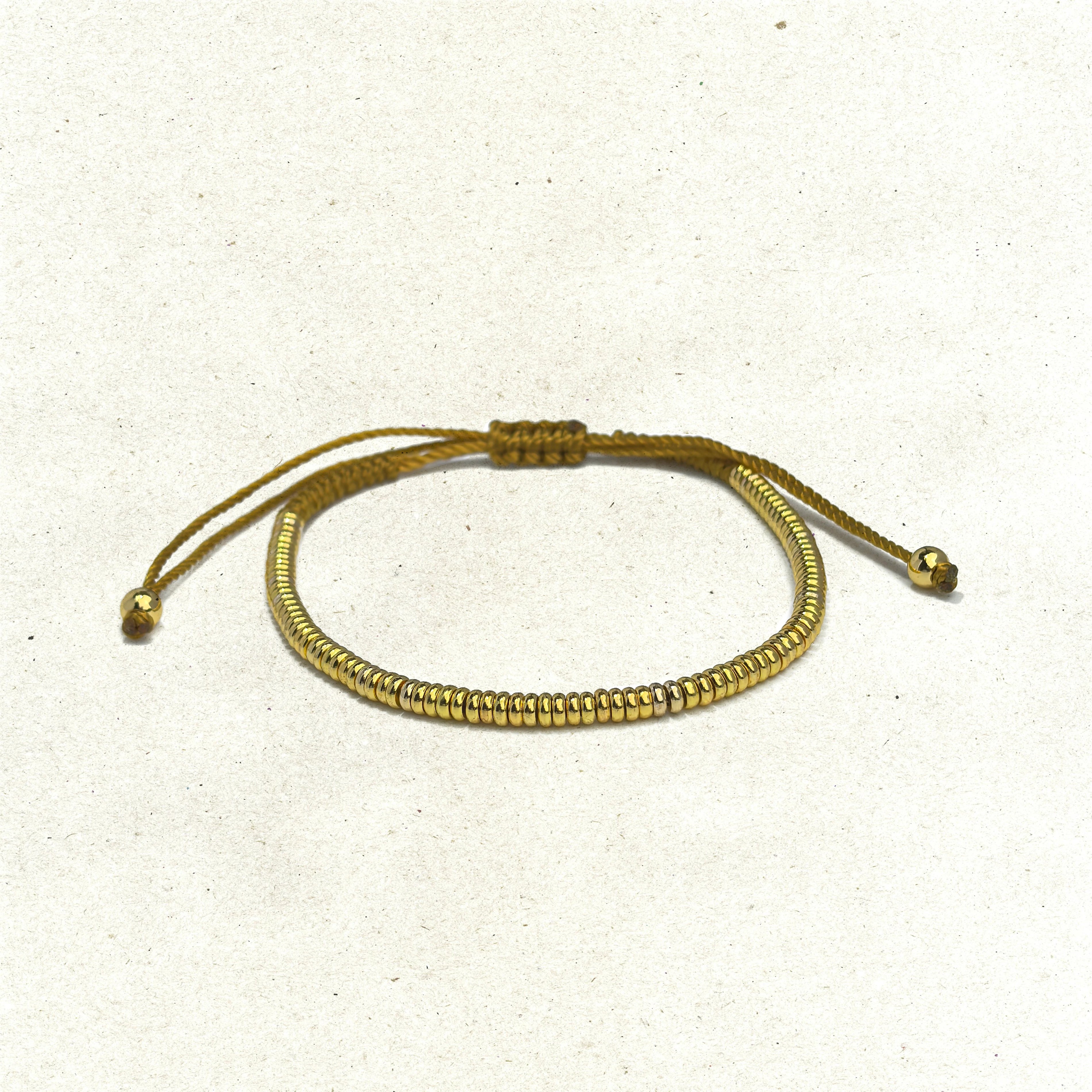 Golden Circle Weave Bracelet – Eternal Flow in Modern Gold