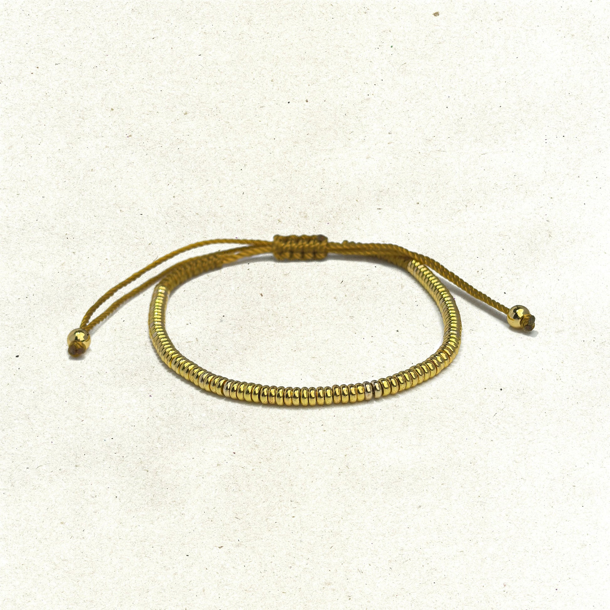 Golden Circle Weave Bracelet – Eternal Flow in Modern Gold