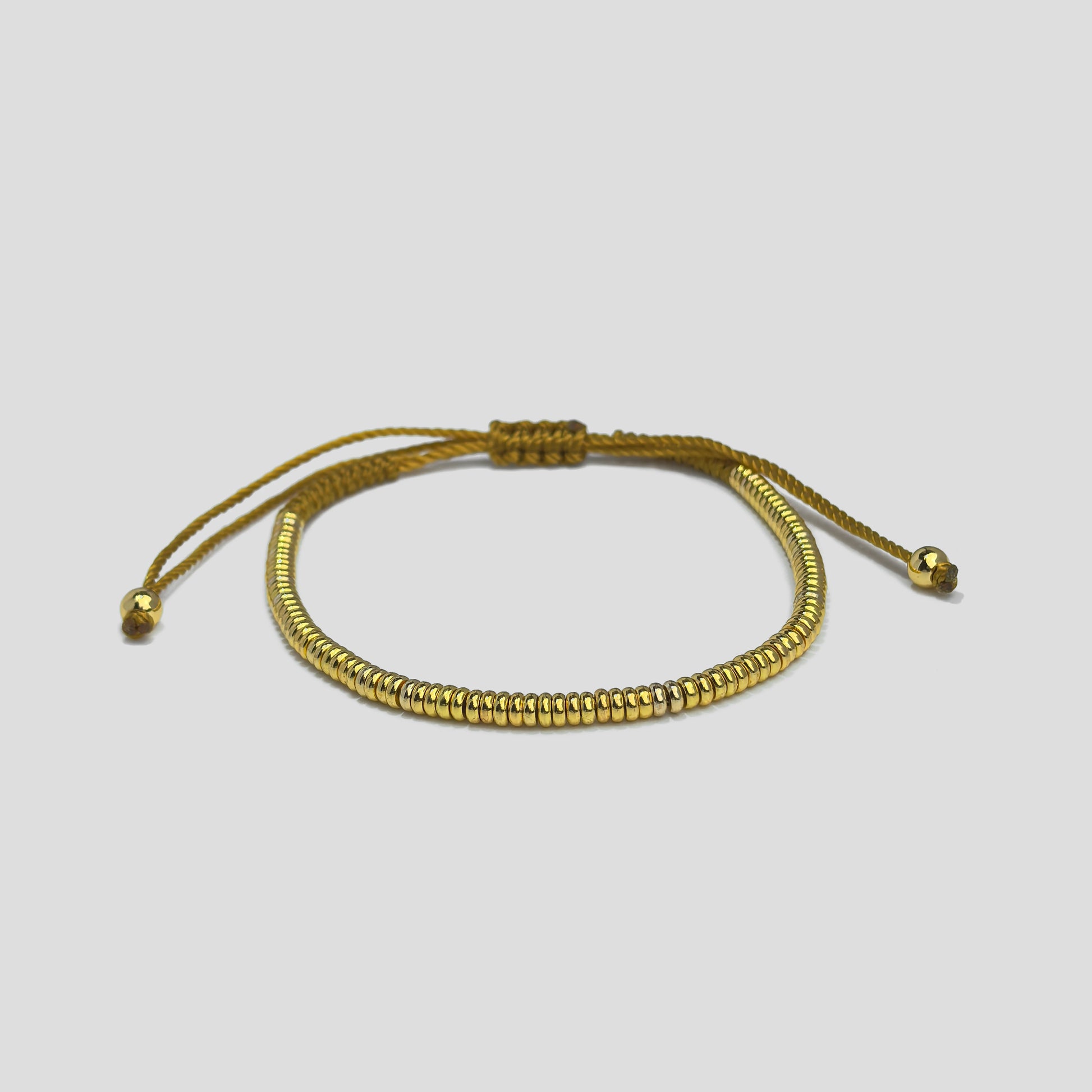 Golden Circle Weave Bracelet – Eternal Flow in Modern Gold